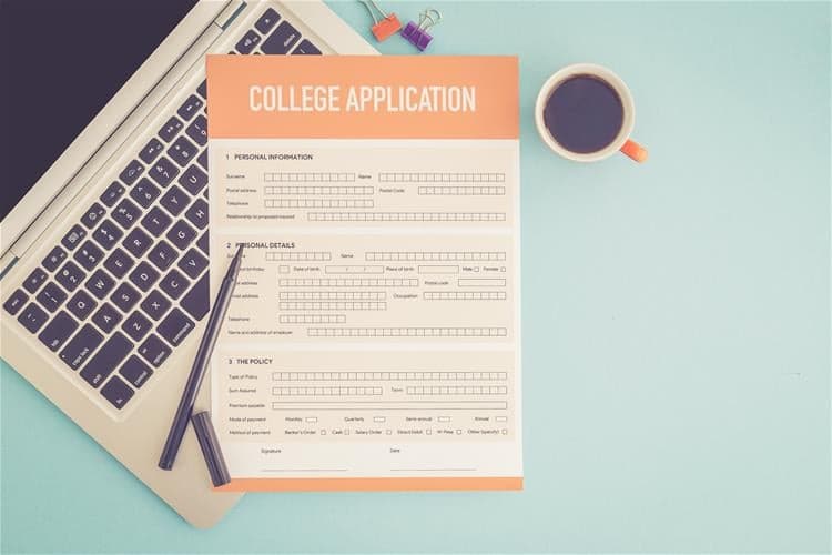 unsized_college-application_laptop