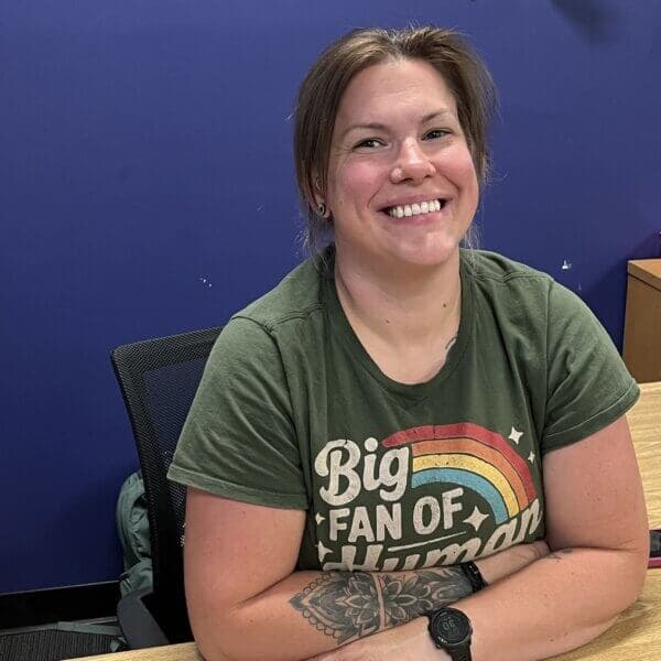 Laura, Instructor