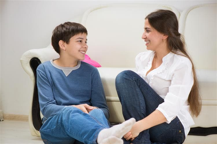 unsized_boy-and-woman-mom-adult_talking_middle-high-school3d977d08fbf86fc3aa53ff0100839c08