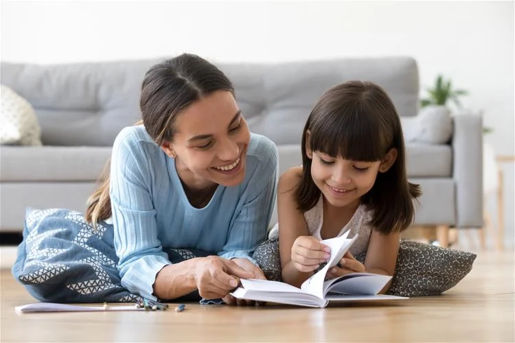 elementary-girl_reading_parent